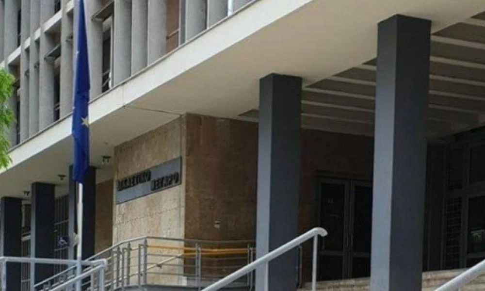 Θεσσαλονίκη: Φυλάκιση 21 μηνών σε 60χρονη που κρατούσε 16 σκυλιά σε διαμέρισμα
